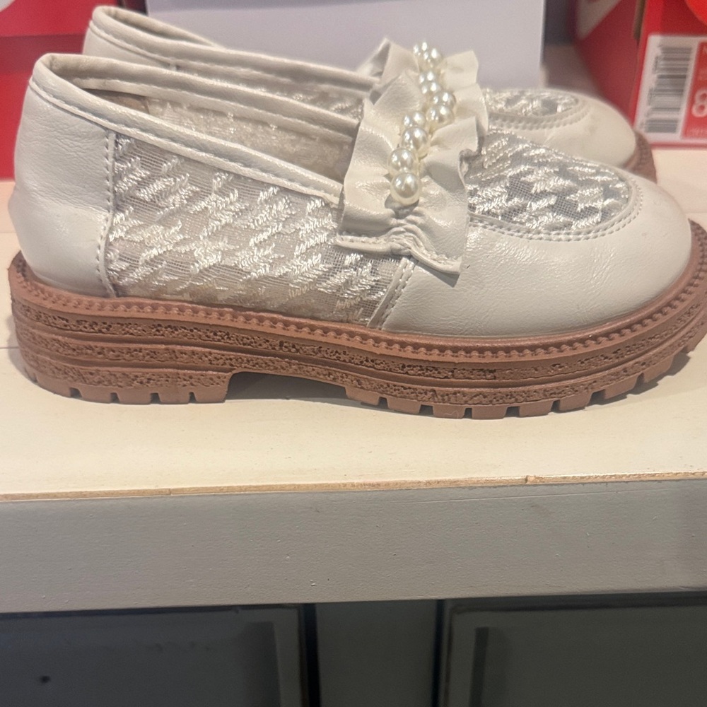 Elegant Cream Loafers with Pearl Detail